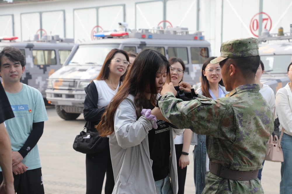 1716859593745797.jpg 在营区-体验装备_副本.jpg